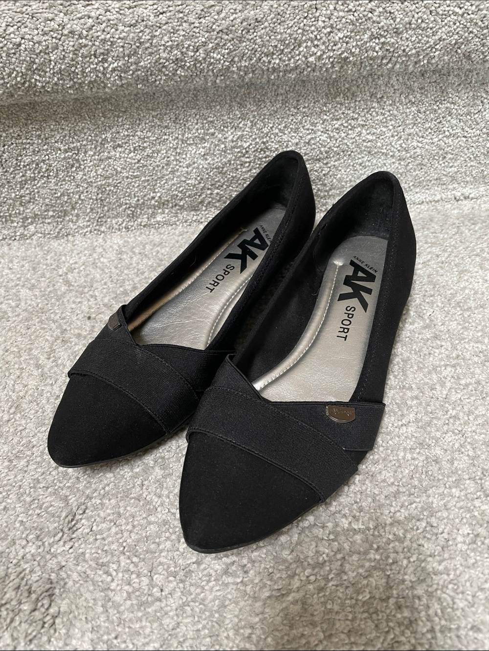 Anne Klein Black Pointed-Toe Ballet Flats